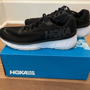 Brand New Hoka One Cavu Sneakers - Size 9 US